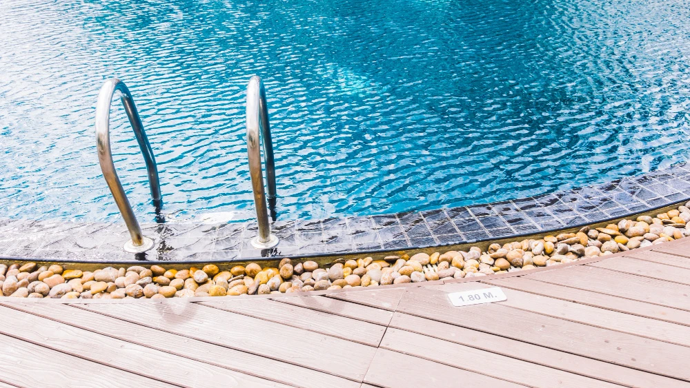 Budowa basenów – dlaczego warto inwestować w własny basen